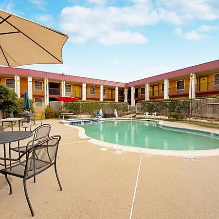 Economy Inn & Suites Denton Kültér fotó