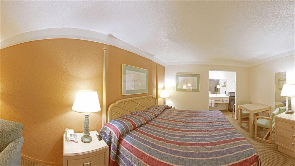 Economy Inn & Suites Denton Kültér fotó