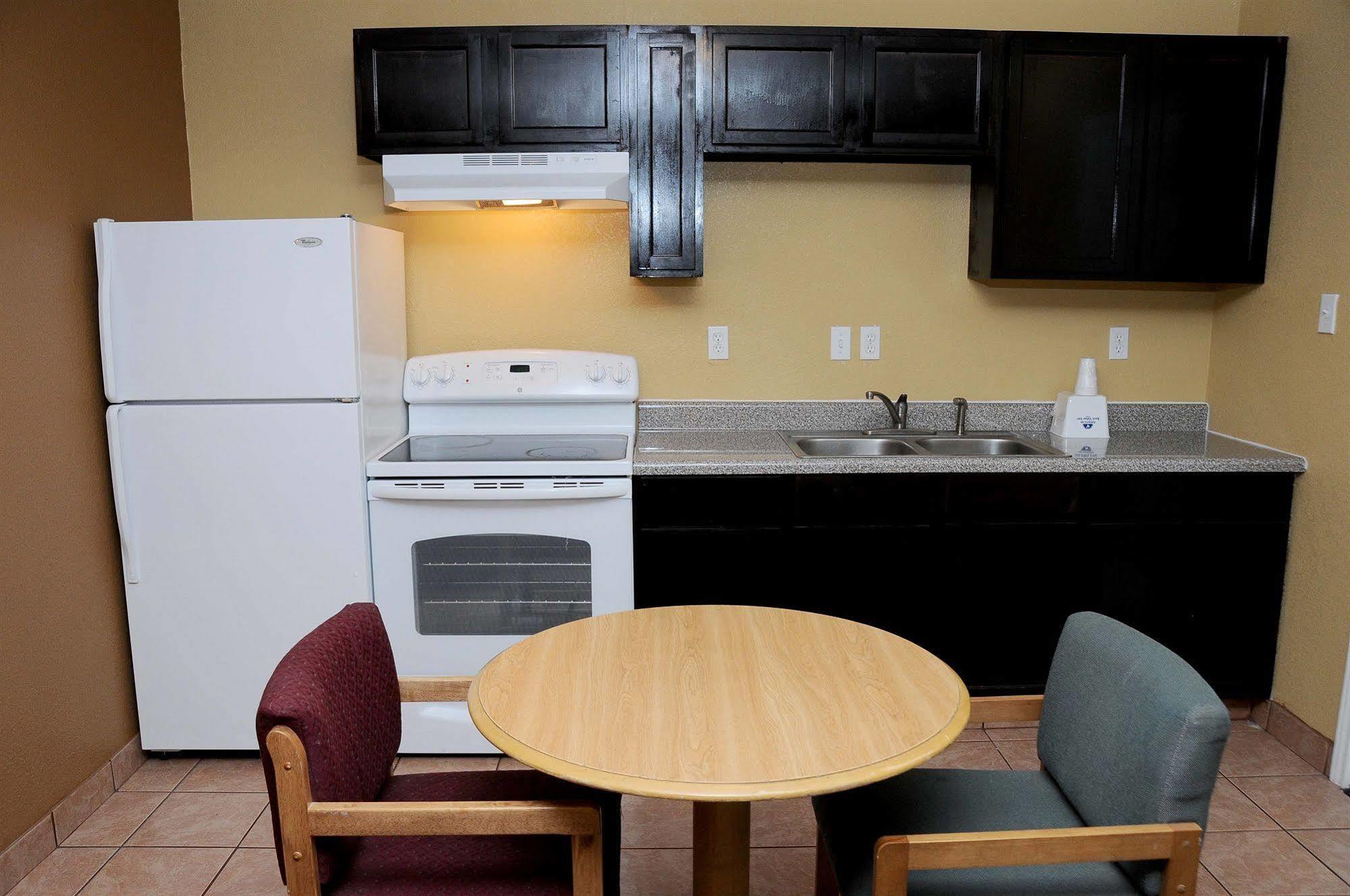 Economy Inn & Suites Denton Kültér fotó