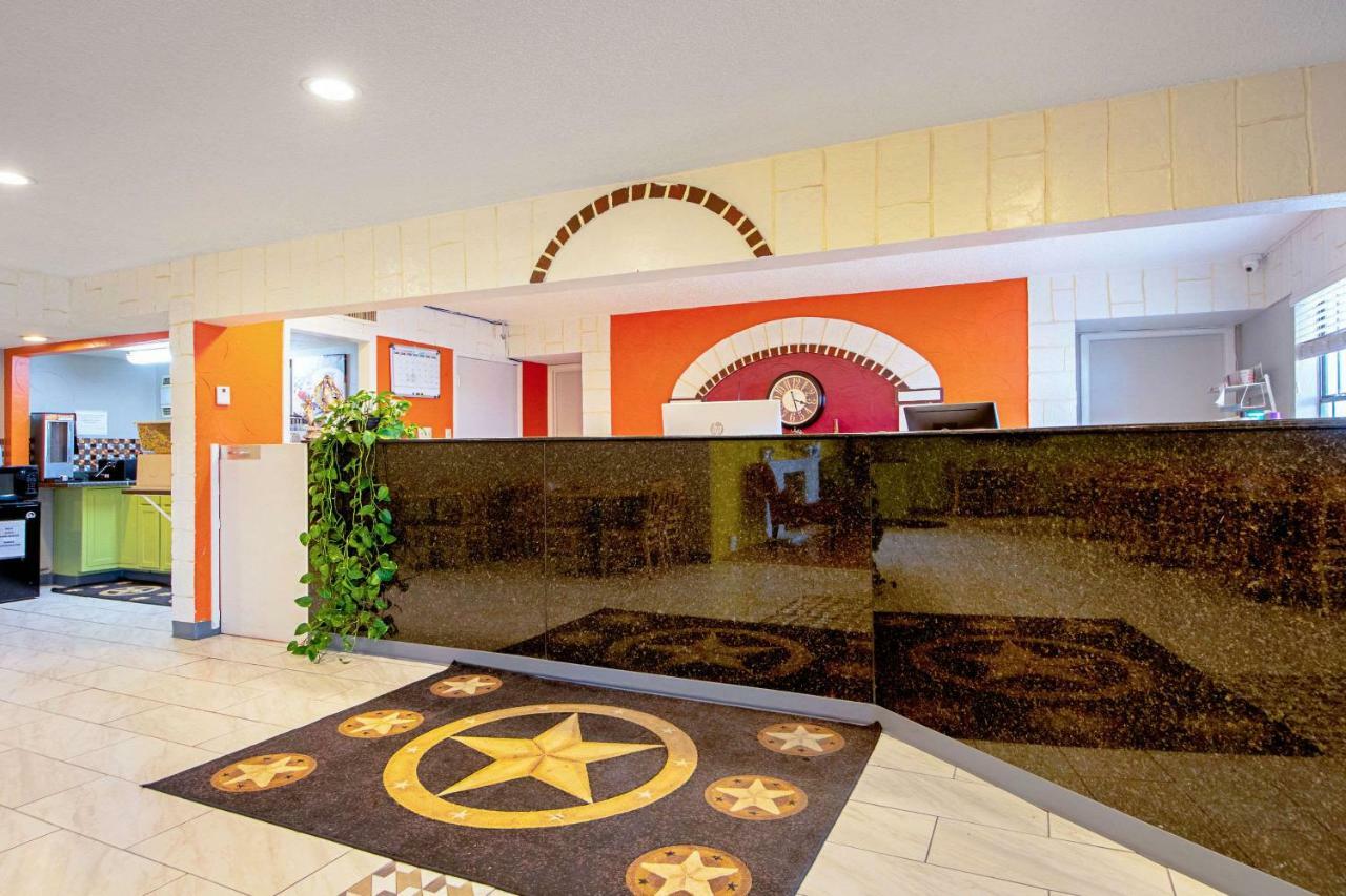 Economy Inn & Suites Denton Kültér fotó