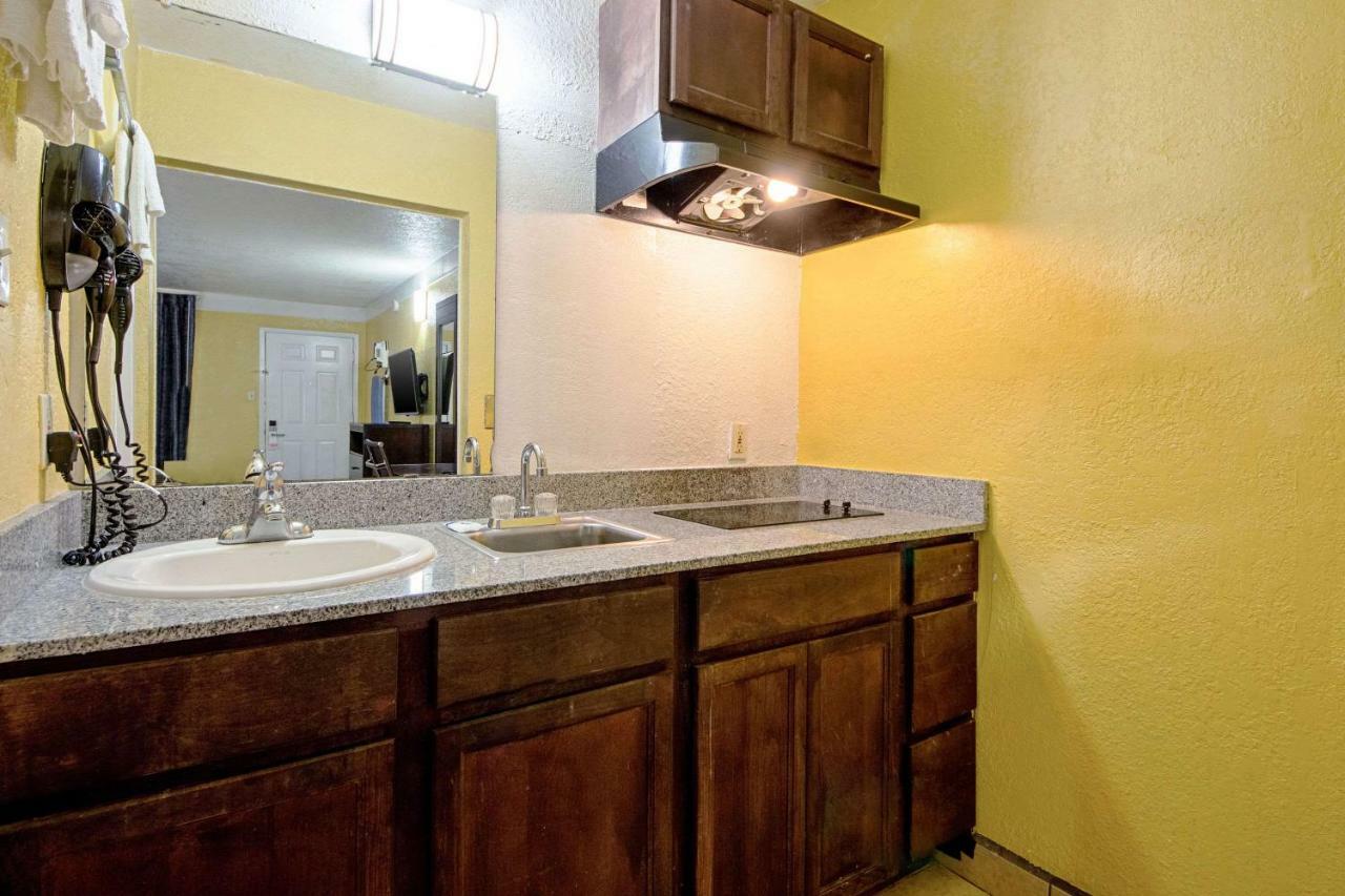 Economy Inn & Suites Denton Kültér fotó