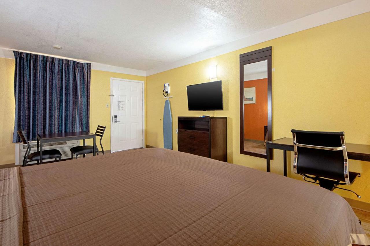 Economy Inn & Suites Denton Kültér fotó