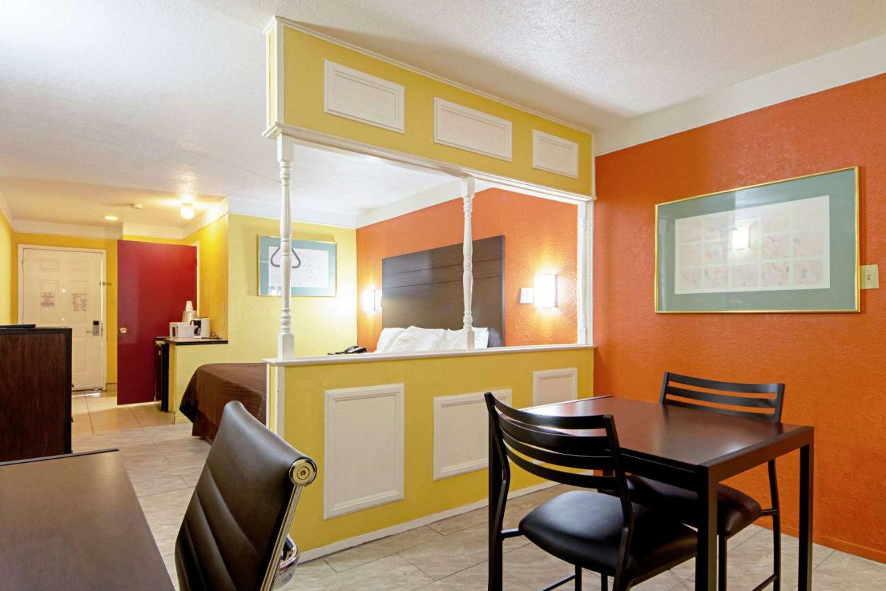 Economy Inn & Suites Denton Kültér fotó