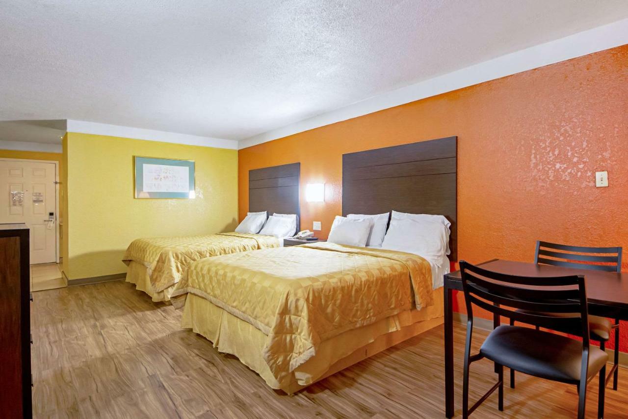 Economy Inn & Suites Denton Kültér fotó