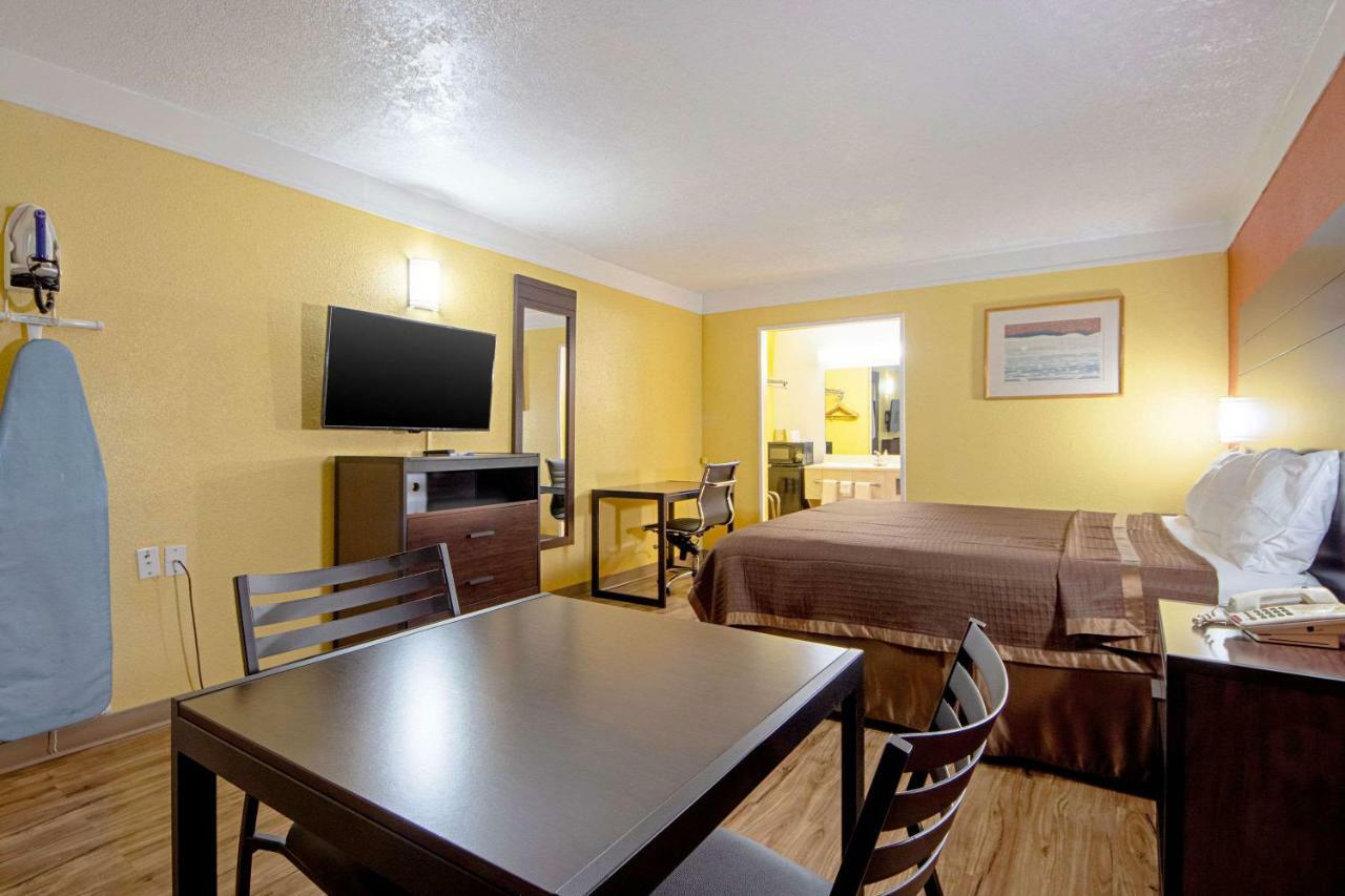 Economy Inn & Suites Denton Kültér fotó
