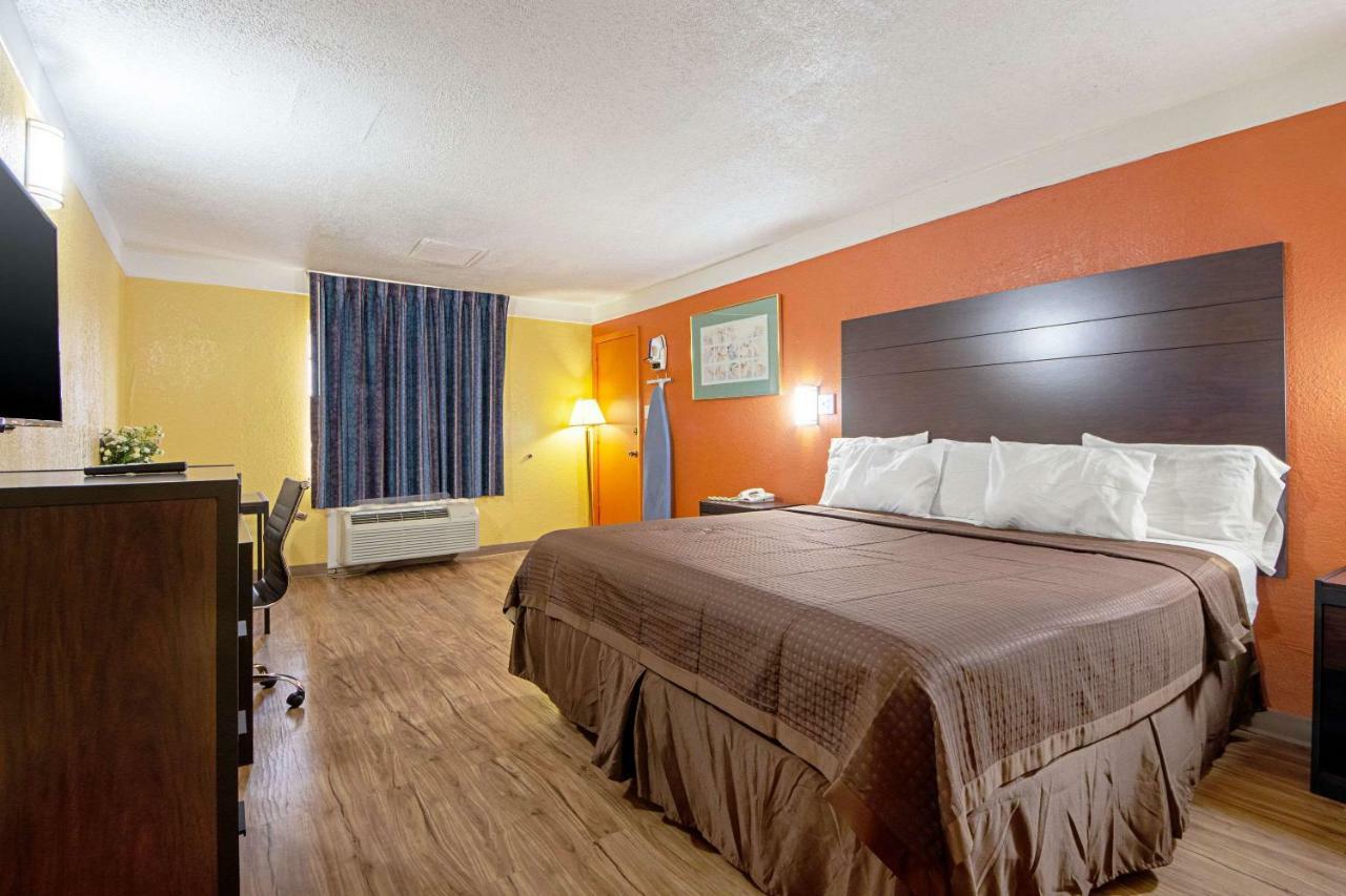 Economy Inn & Suites Denton Kültér fotó