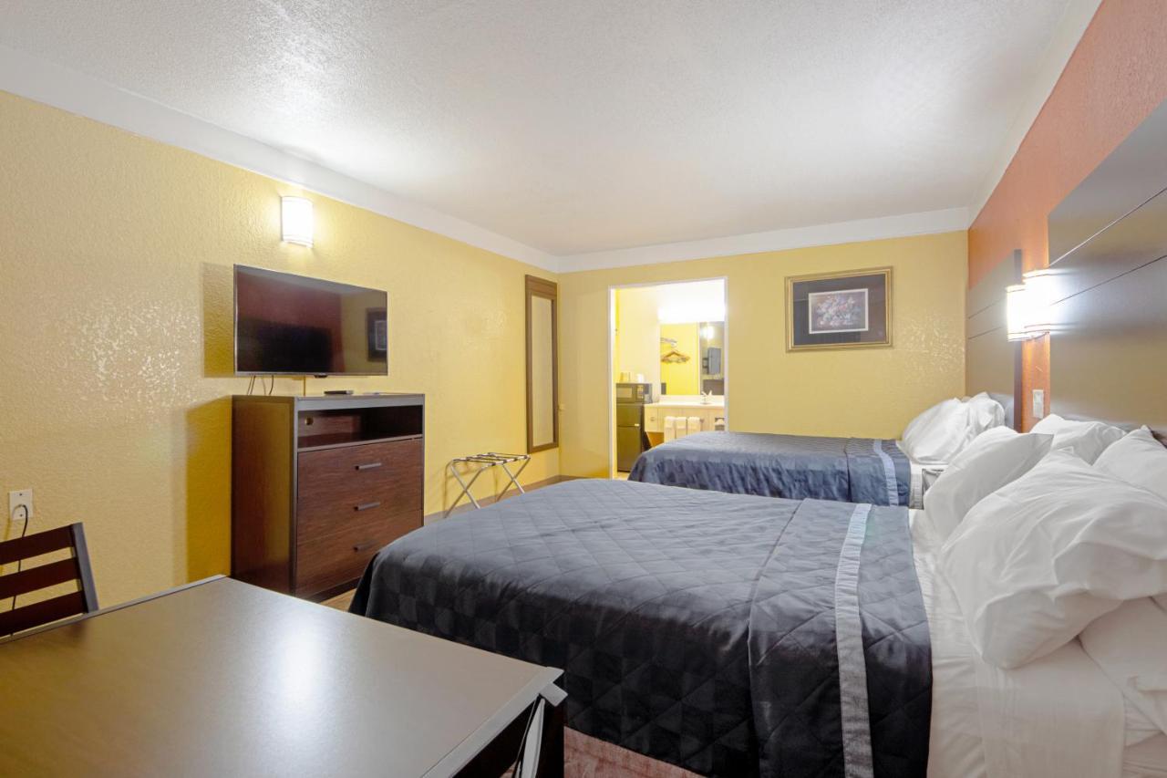 Economy Inn & Suites Denton Kültér fotó