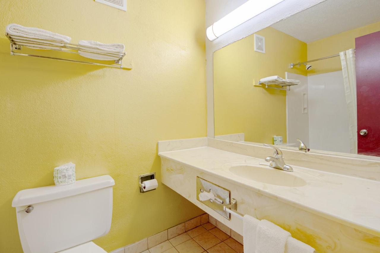Economy Inn & Suites Denton Kültér fotó